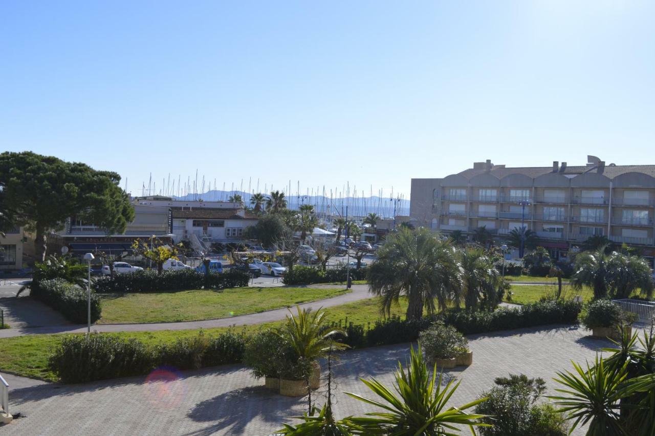 Studio Hyeres Luaran gambar